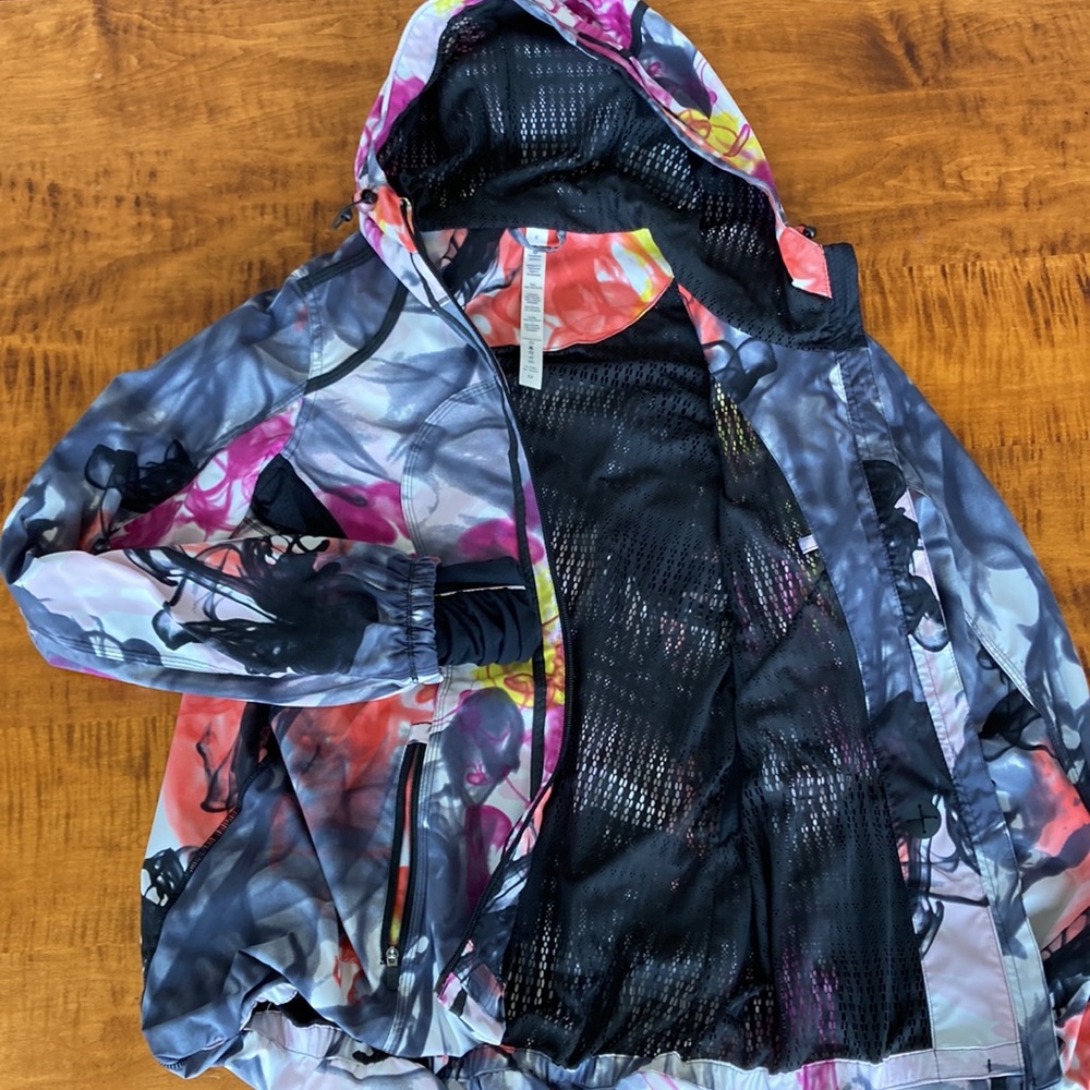 Lululemon jacket - Picture 4 of 7